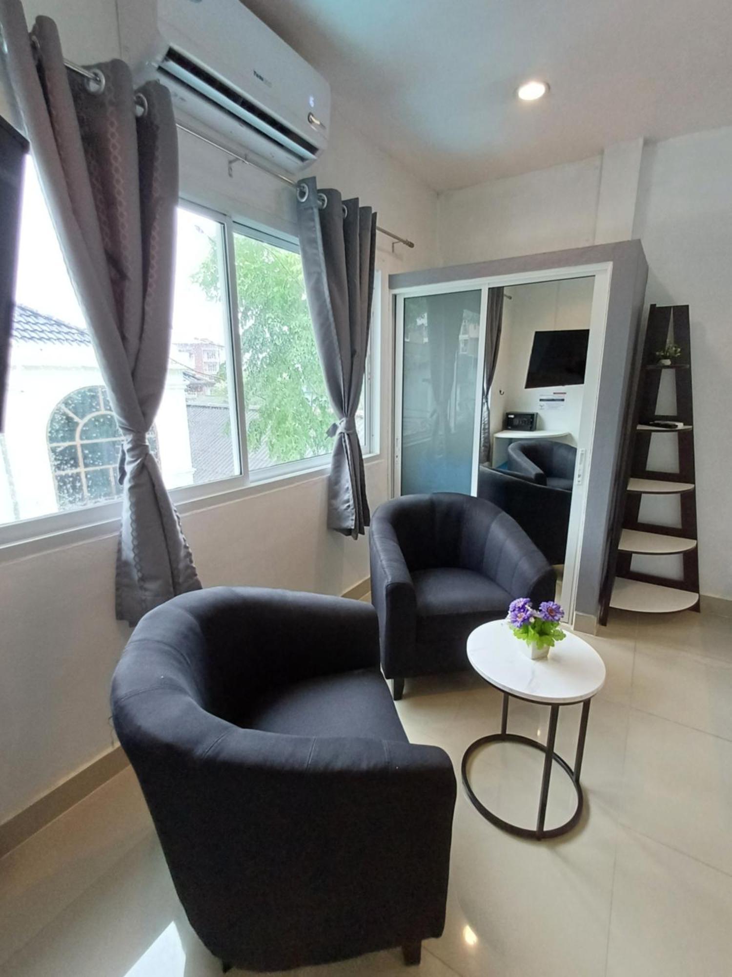 The Villa Residences Resort Patong Esterno foto