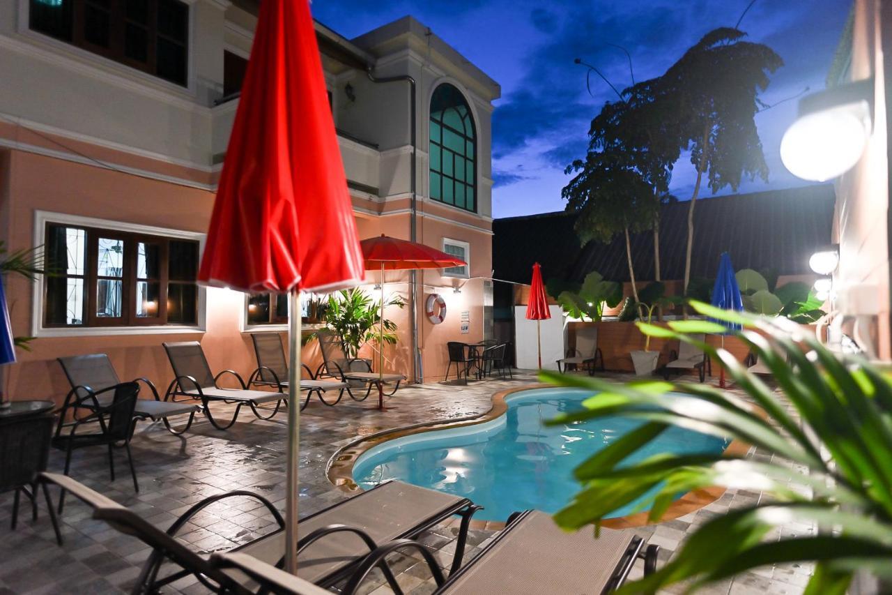 The Villa Residences Resort Patong Esterno foto